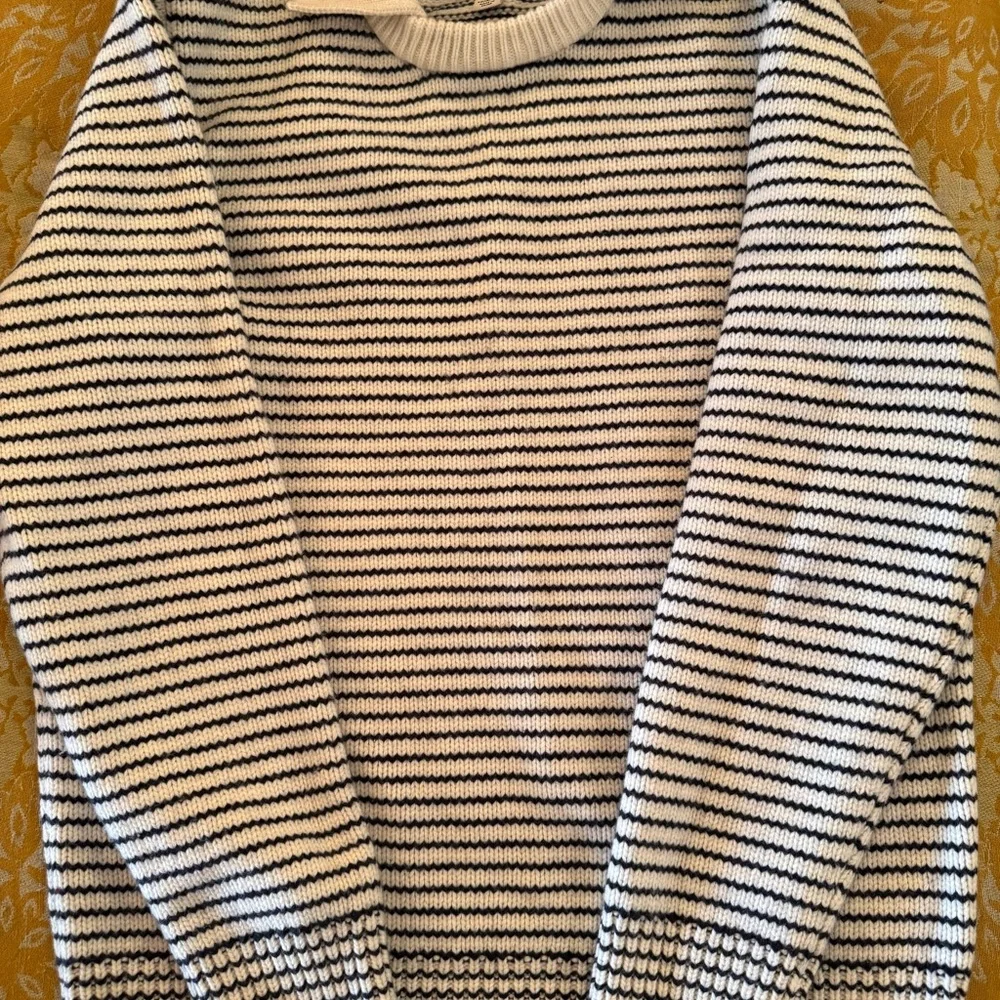 J CREW Blue and Cream Men's Sweater - Picture 4 of 11